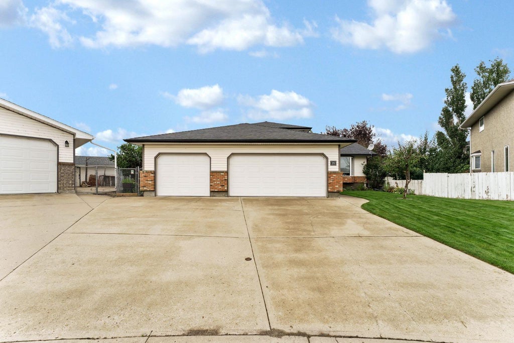 Photo of 28 Turner Circle SE, Medicine Hat, AB T1B 4H9 (MLS # A2337512)