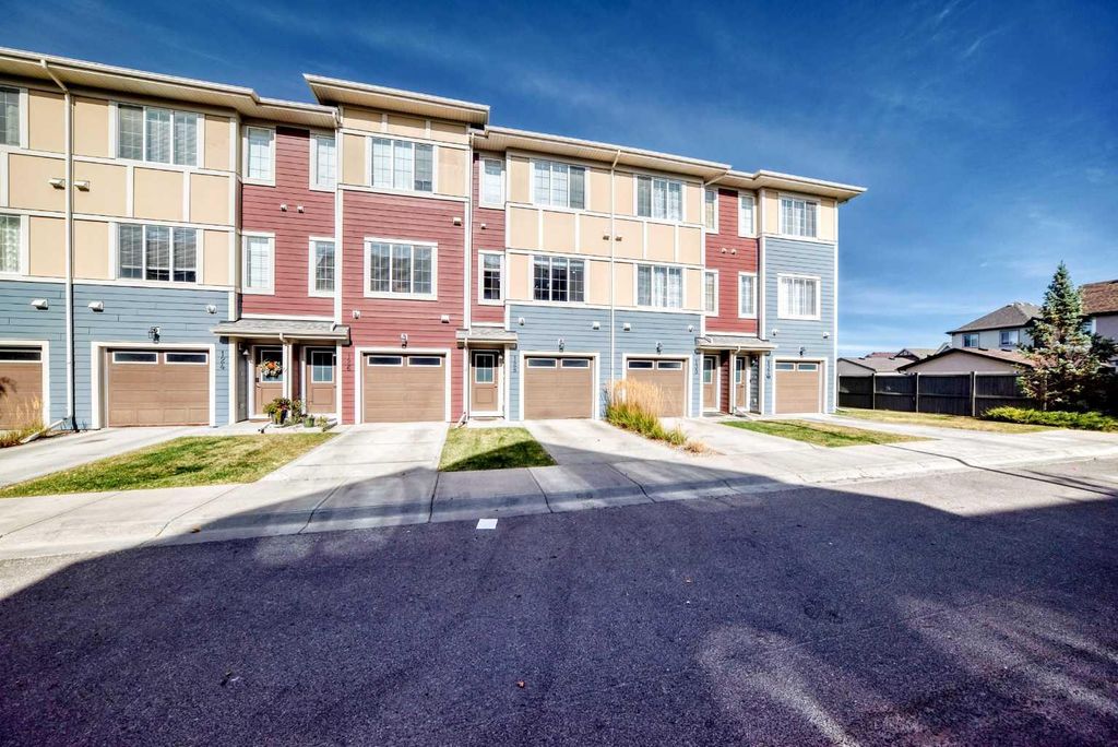 Photo of 128 Marquis Lane SE, Calgary, AB T3M 2G6 (MLS # A2279657)