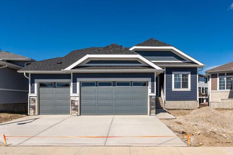 Photo of 204 Monterey Bay SE, High River, AB T1V 0J7 (MLS # A2323940)