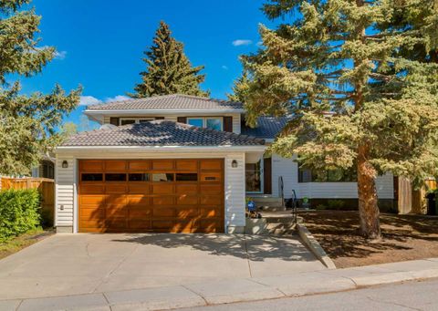 Photo of 4808 Valiant Drive NW, Calgary, AB T3A 1X2 (MLS # A2313418)