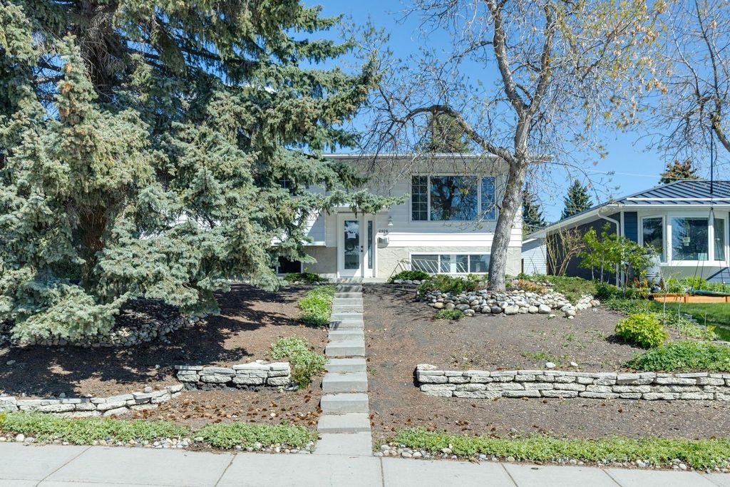 Photo of 6928 Hunterbow Crescent NW, Calgary, AB T2K 4R5 (MLS # A2313807)
