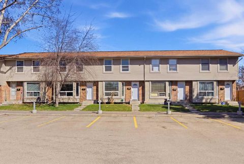 Photo of 123 Queensland Drive SE #60, Calgary, AB T2J 5J4 (MLS # A2304783)