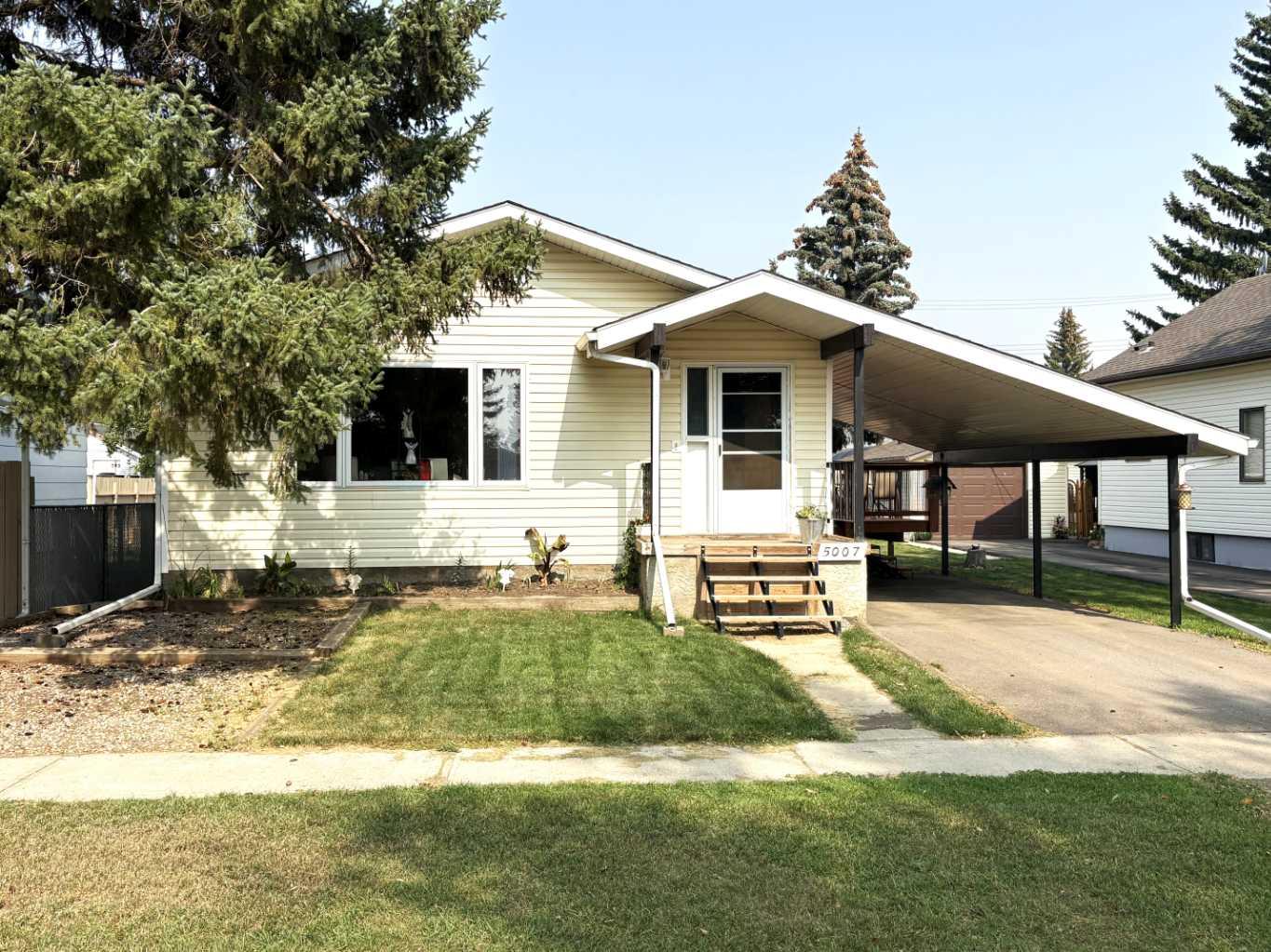 5007 46 Avenue