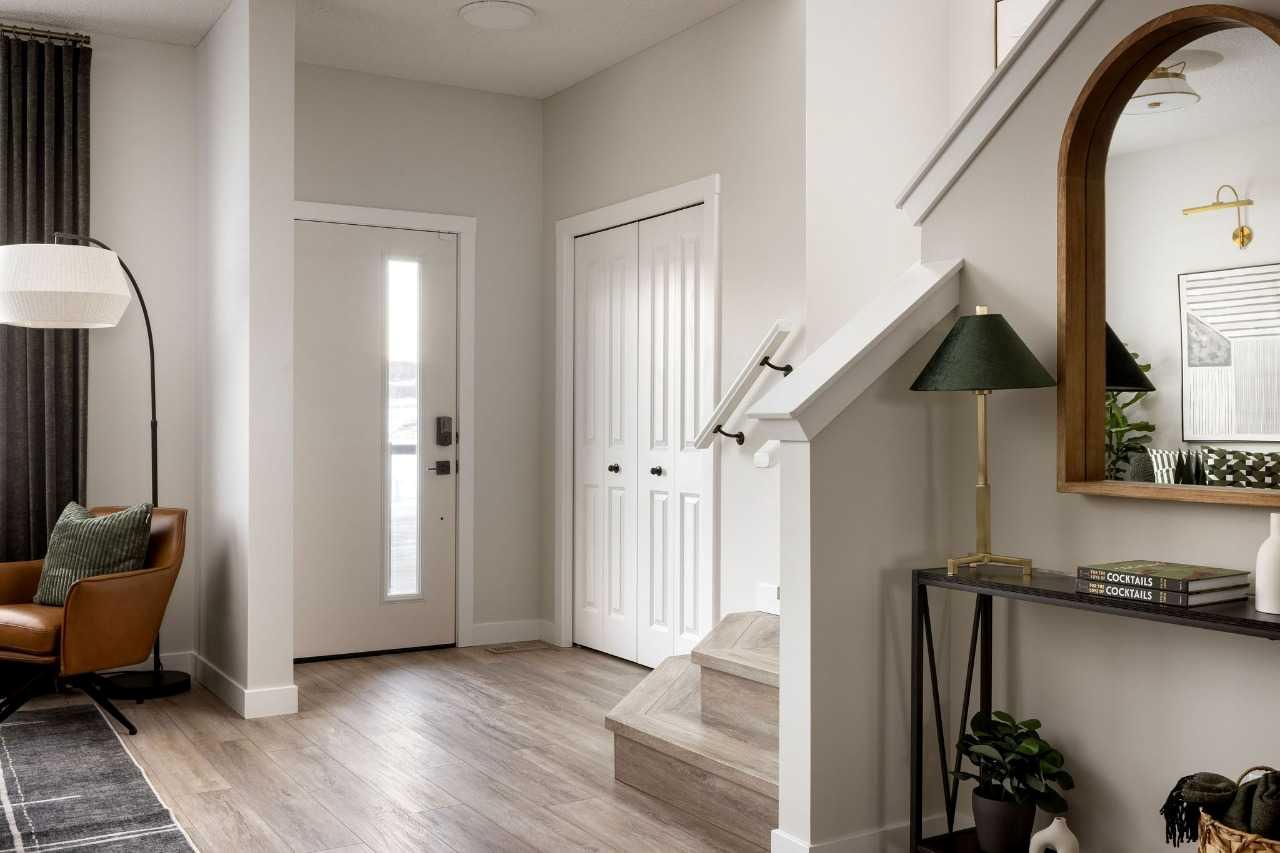 566 Wolf Willow Boulevard SE