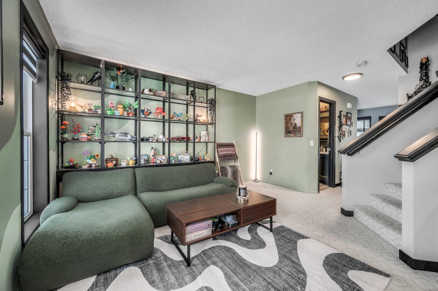 165 Everstone Drive SW