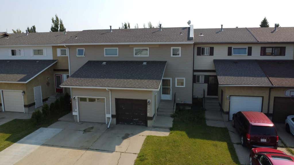 Photo of 144 Winkler Drive, Hanna, AB T0J 1P0 (MLS # A2338750)