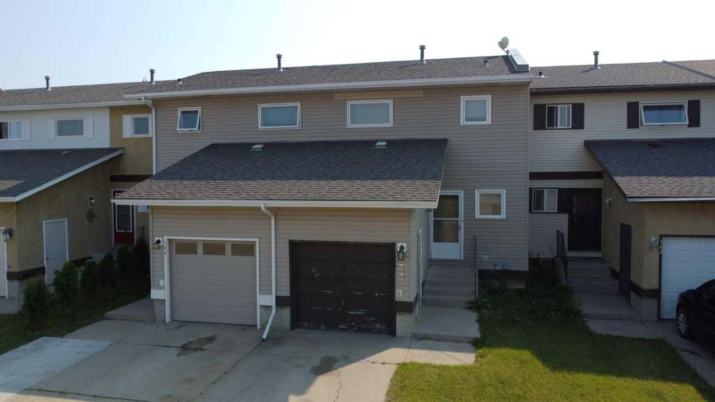 Photo of 144 Winkler Drive, Hanna, AB T0J 1P0 (MLS # A2338750)