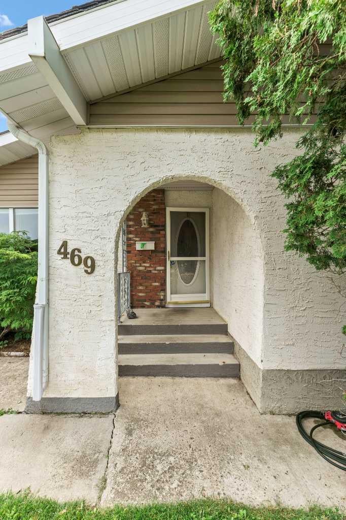 Photo of 469 19 Street NE, Medicine Hat, AB T1C 1G2 (MLS # A2345479)