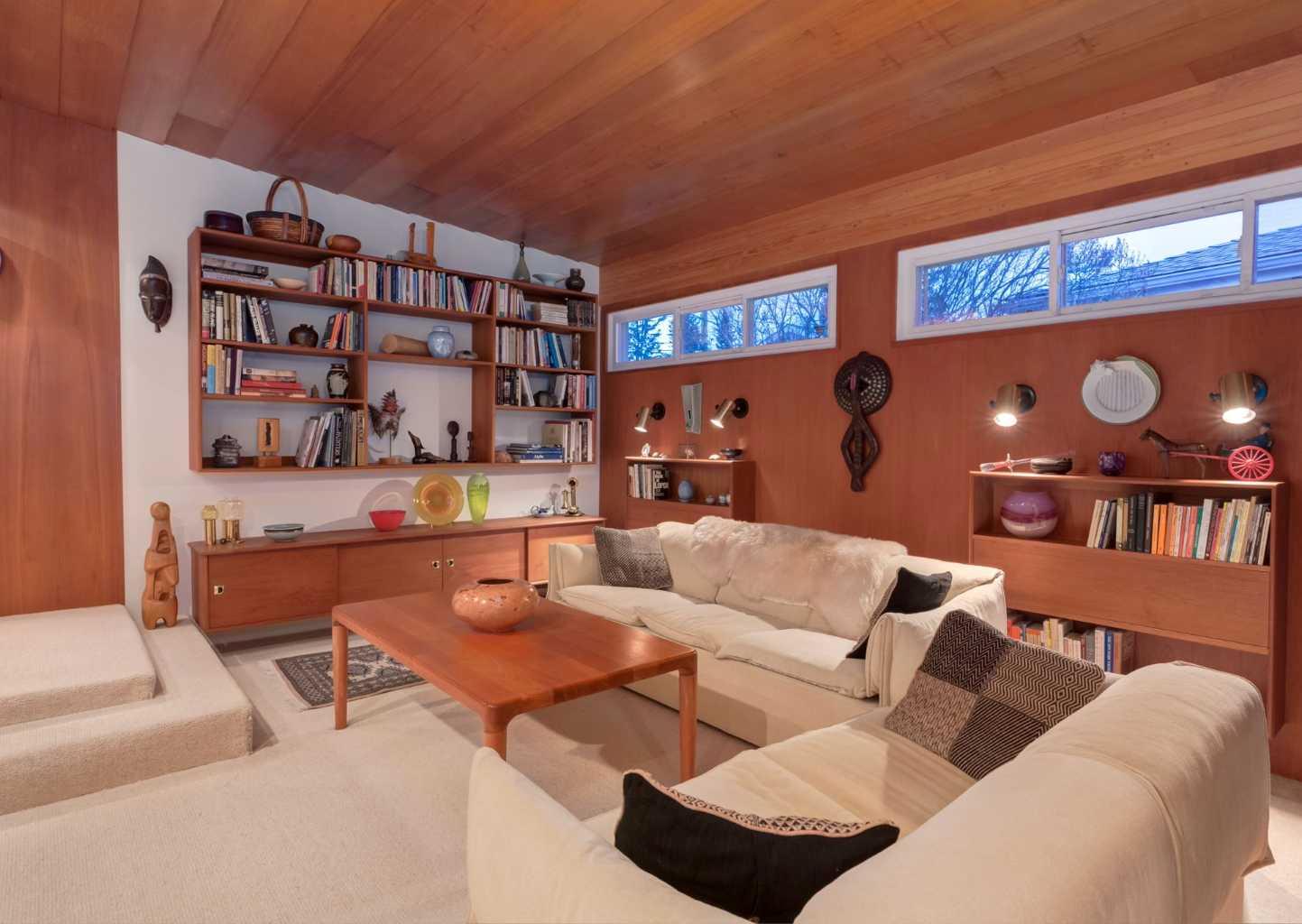 4340 Viscount Drive NW