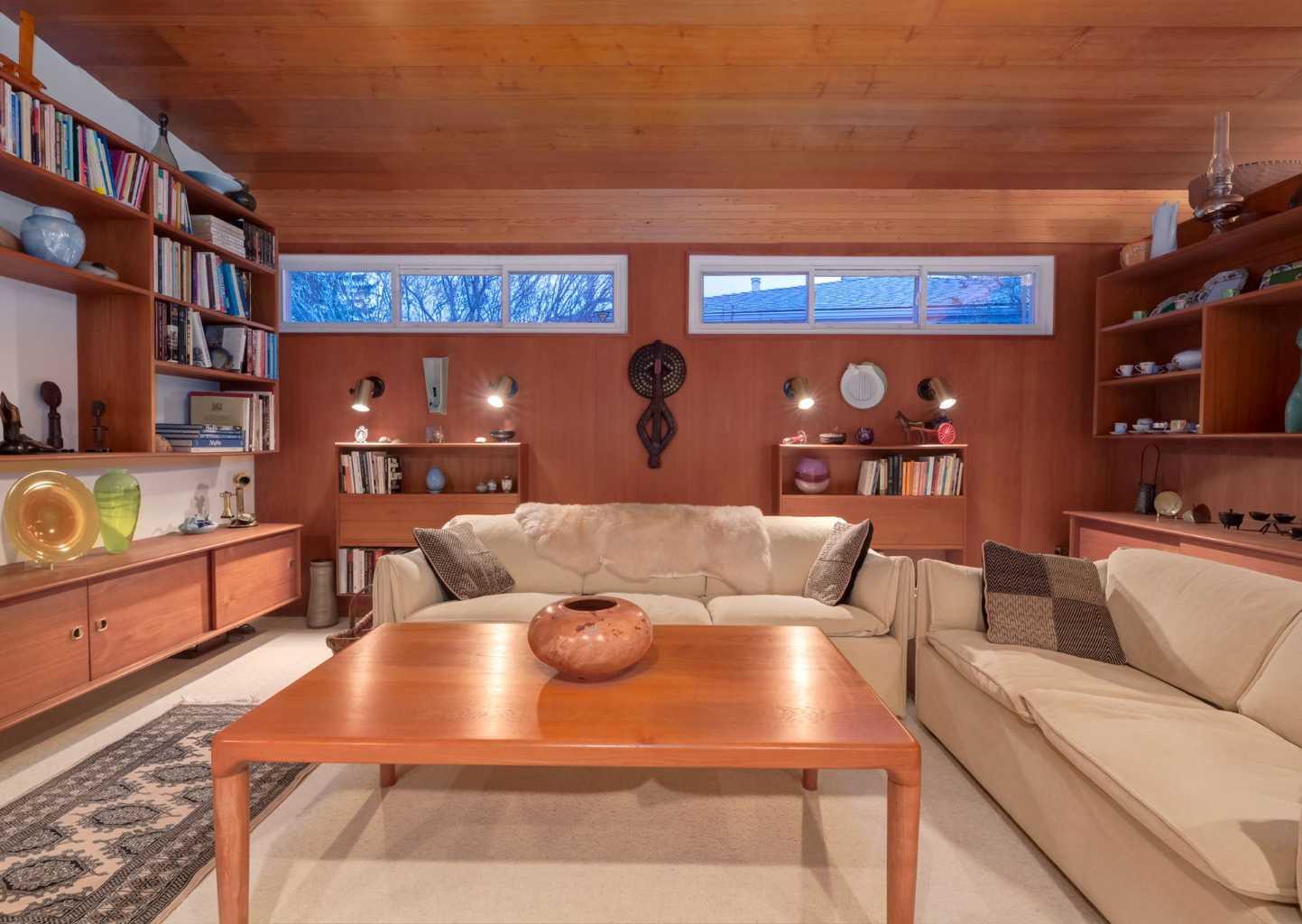 4340 Viscount Drive NW