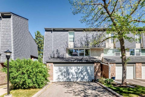 Photo of 400 Brae Glen Crescent SW, Calgary, AB T2W 1B6 (MLS # A2315260)
