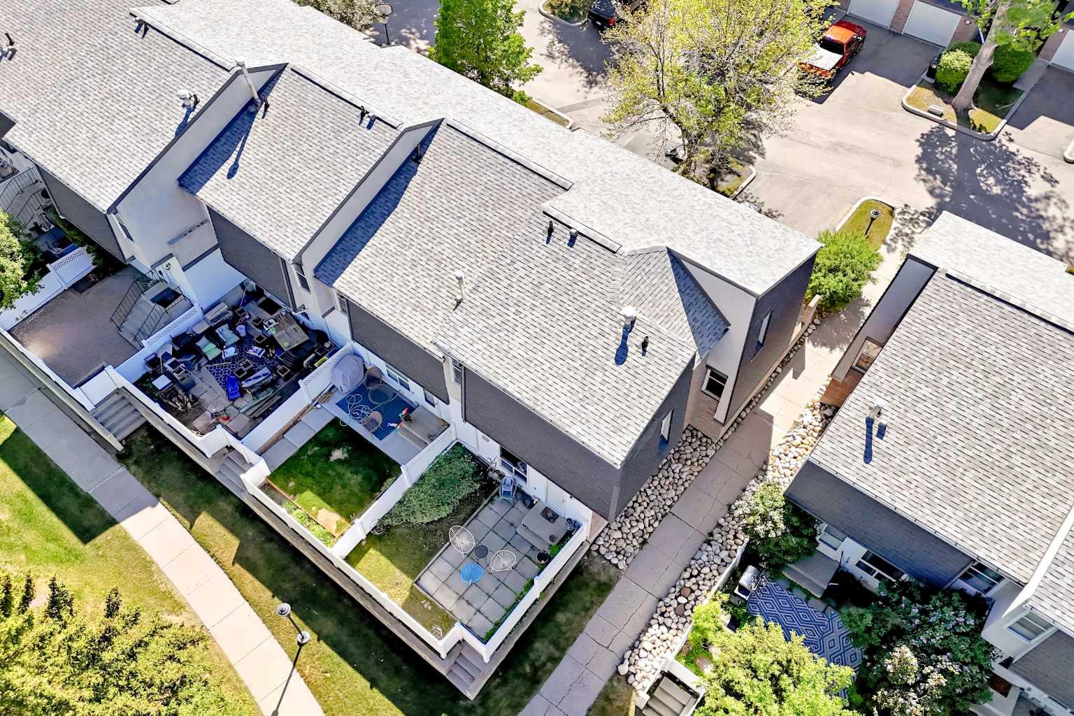 400 Brae Glen Crescent SW