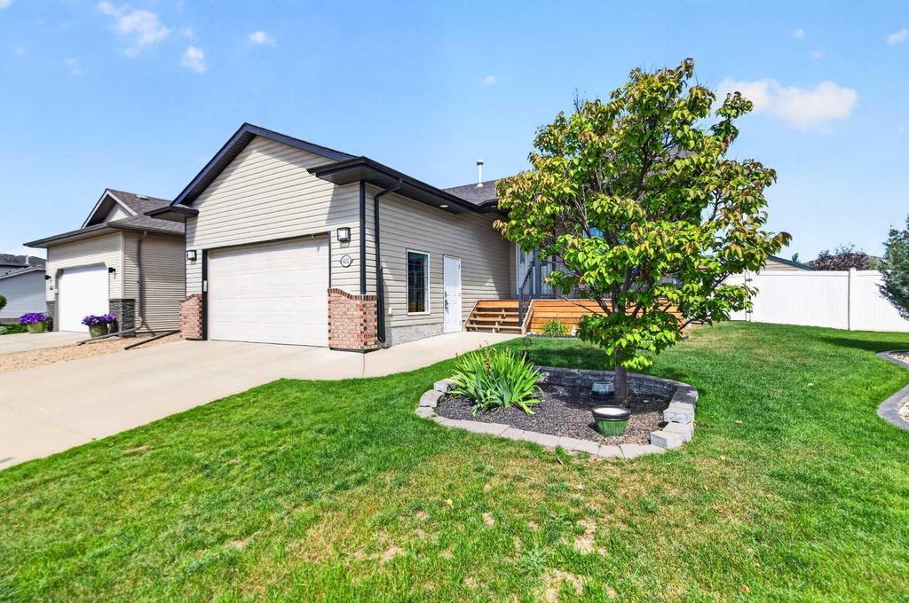 Photo of 400 Ramage Close #431, Red Deer, AB T4P 4B6 (MLS # A2336171)