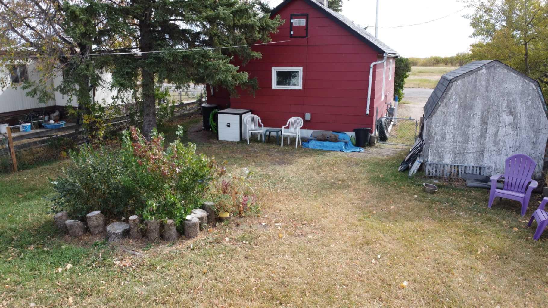 320 Railway Avenue W