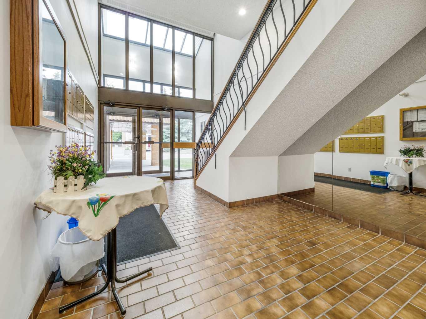 65 Temple Boulevard W 302