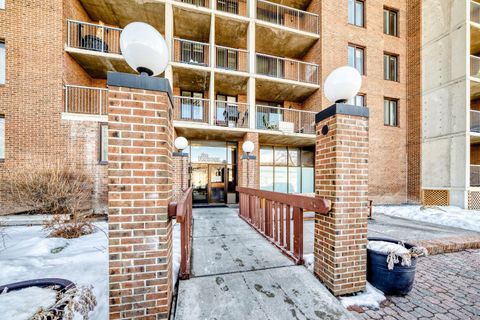 Photo of 4944 Dalton Drive NW #112, Calgary, AB T3A 2E6 (MLS # A2298333)