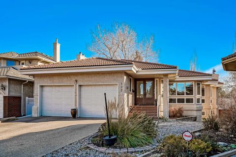 127 Canterbury Court SW Calgary AB T2W 6C1