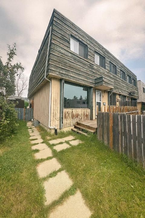 Photo of 11 Blackthorn Bay NE #3, Calgary, AB T2K 5L4 (MLS # A2257764) Photo of 11 Blackthorn Bay NE #3, Calgary, AB T2K 5L4 (MLS # A2257764)