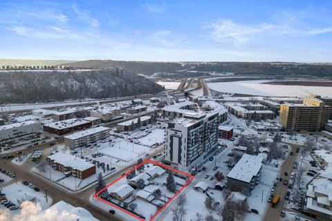 10102, 10104, 10106 Manning Avenue Fort McMurray AB T9H 2C3