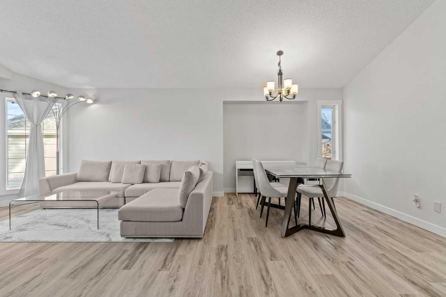 358 Hawkstone Drive NW