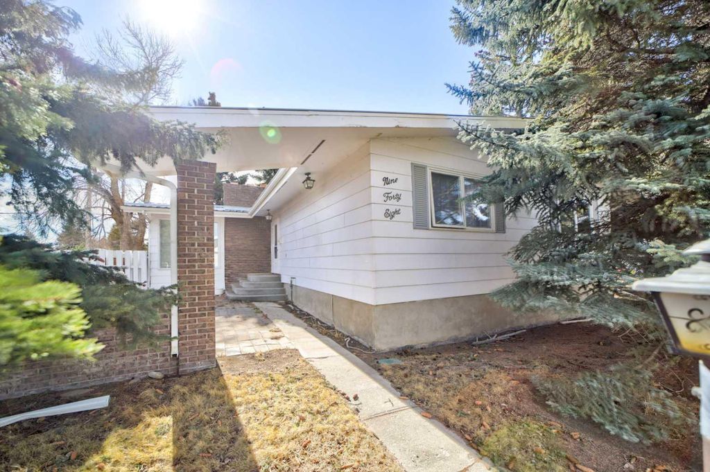 Photo of 948 Main Street, Pincher Creek, AB T0K 1W0 (MLS # A2293801)