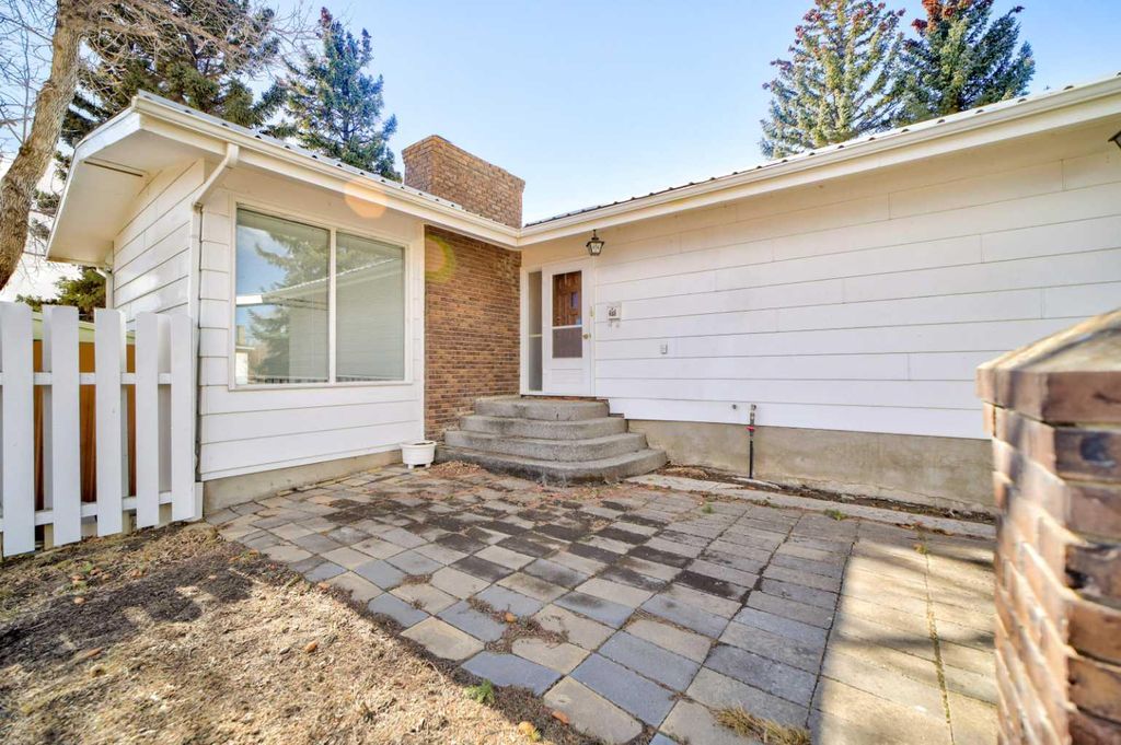 Photo of 948 Main Street, Pincher Creek, AB T0K 1W0 (MLS # A2293801)