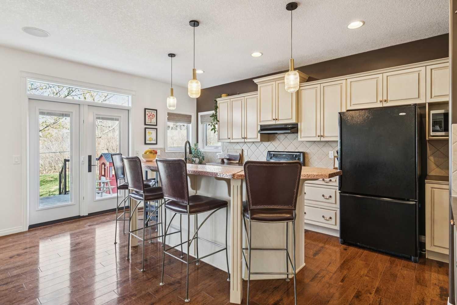444 Royal Oak Circle NW
