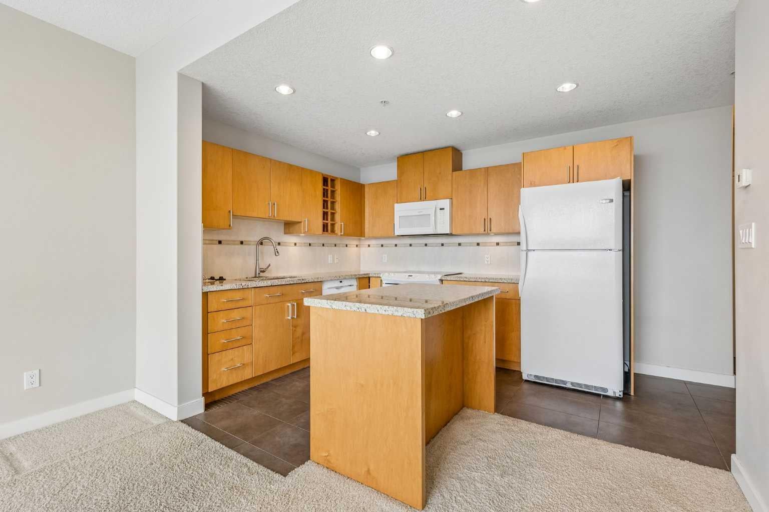 77 Spruce Place SW 2204
