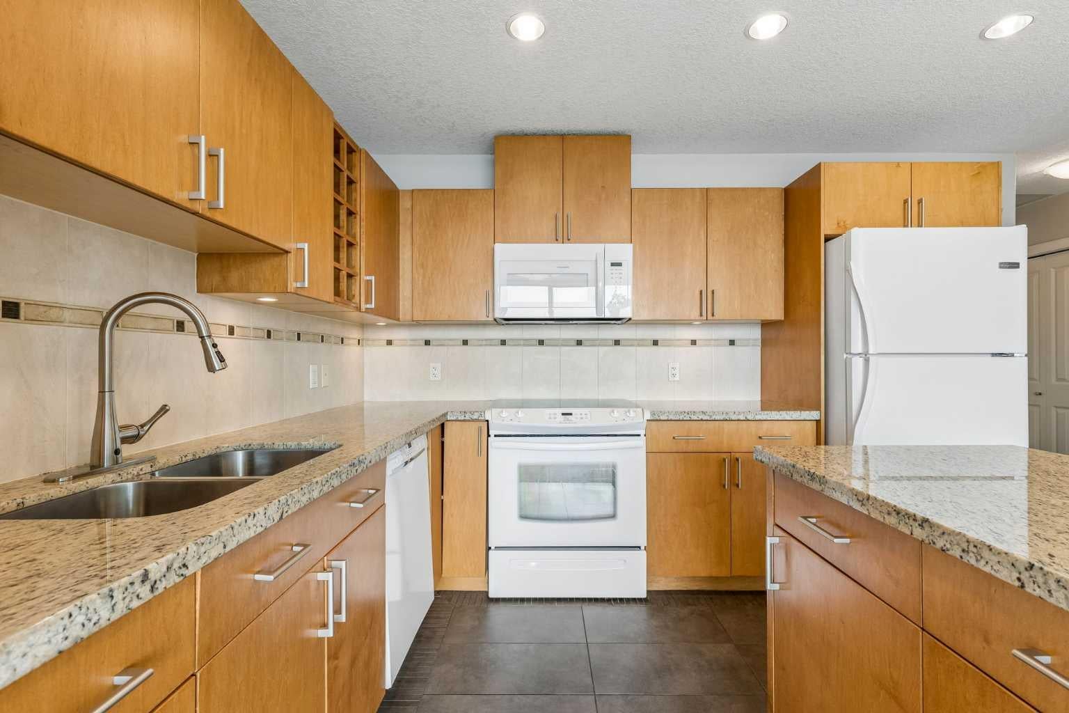 77 Spruce Place SW 2204