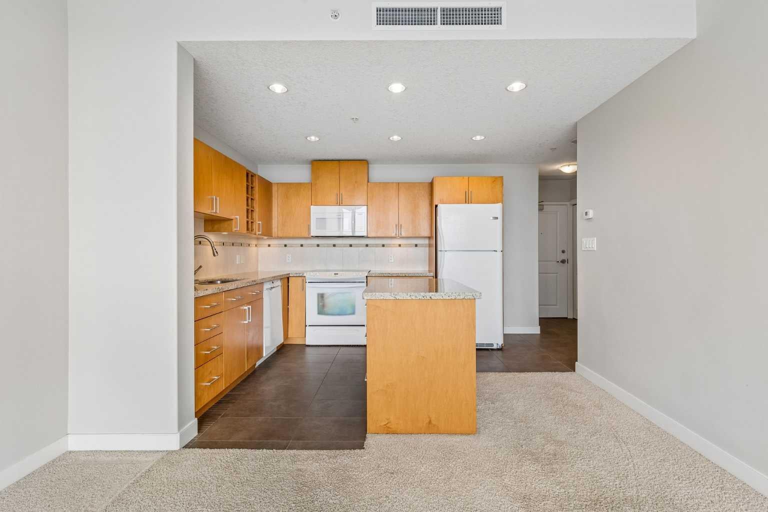 77 Spruce Place SW 2204