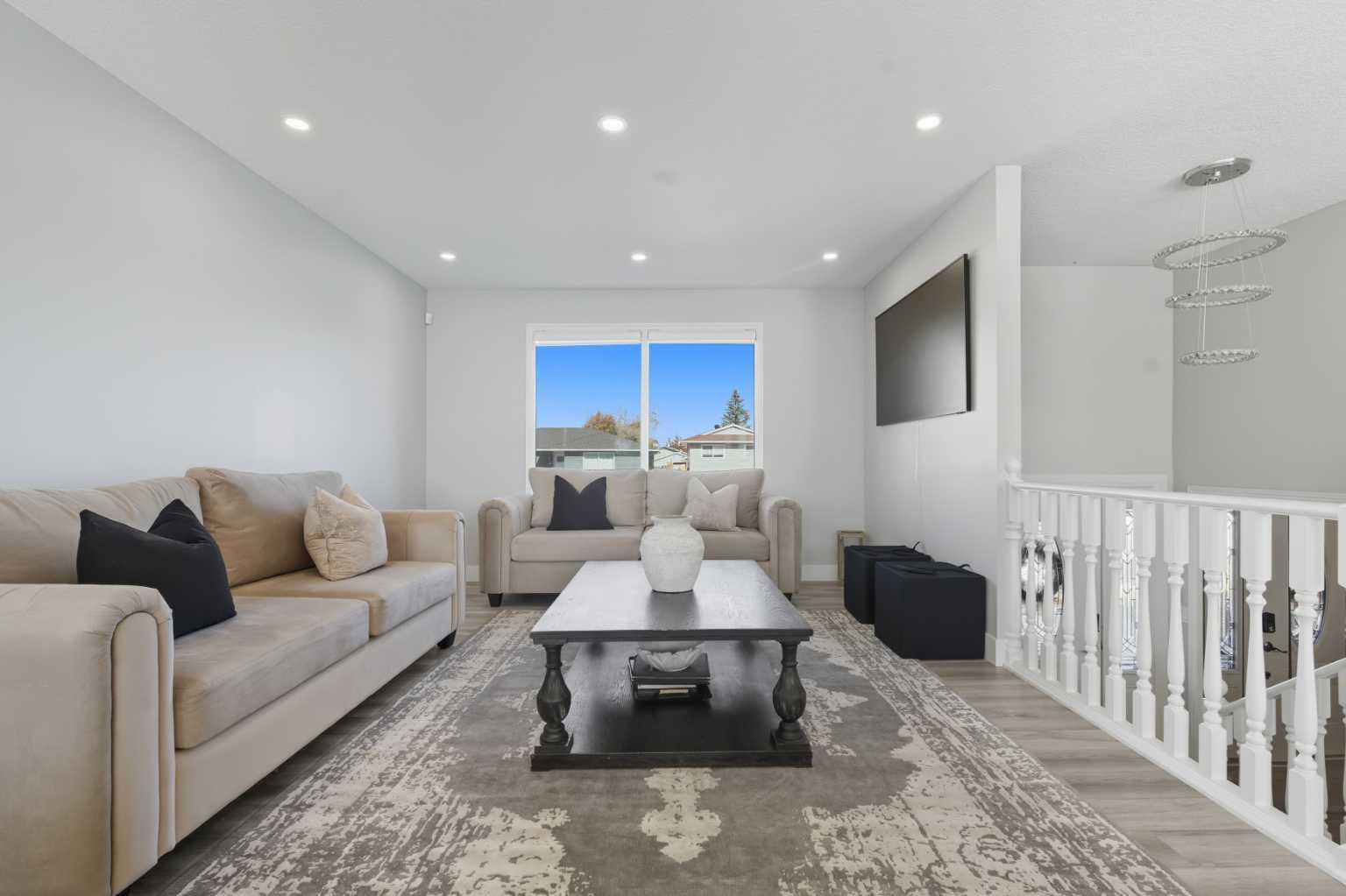 211 Pinetree Place NE