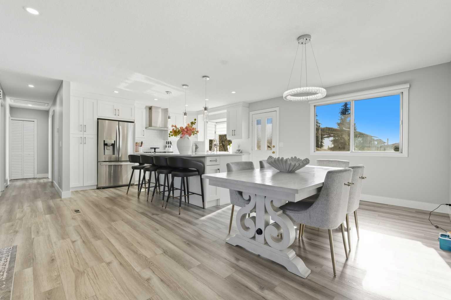 211 Pinetree Place NE