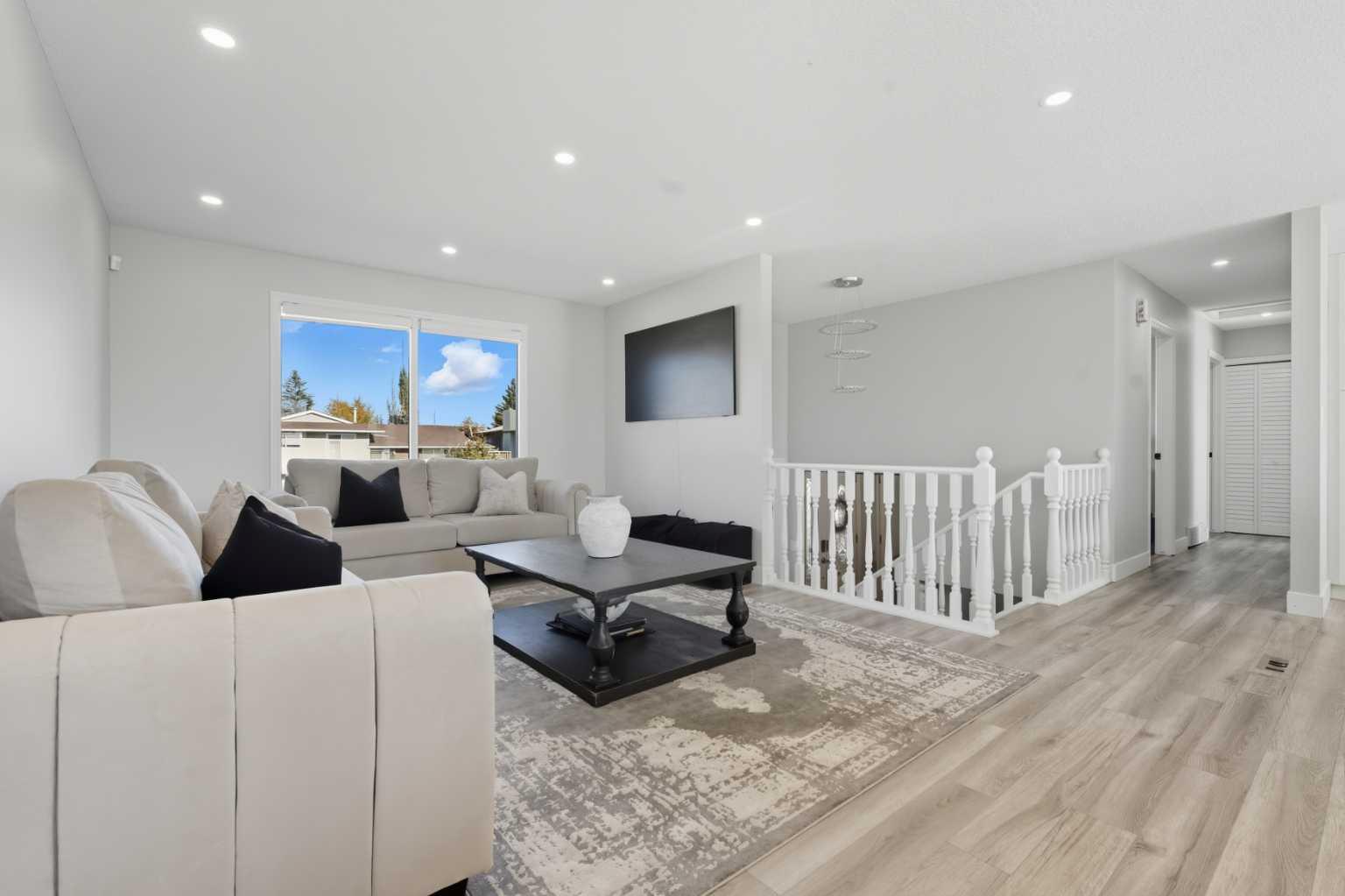 211 Pinetree Place NE