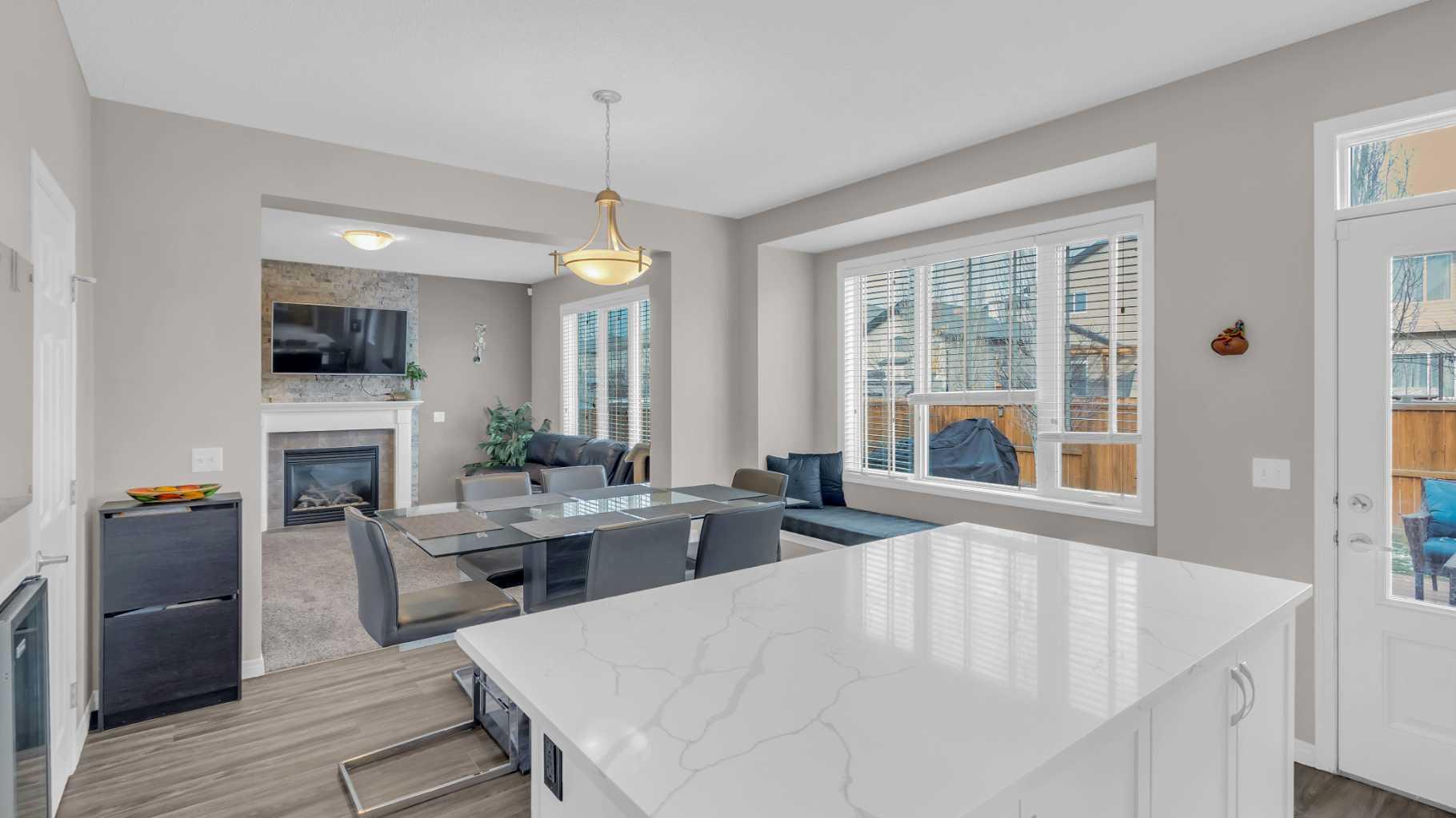 1120 Windhaven Close SW