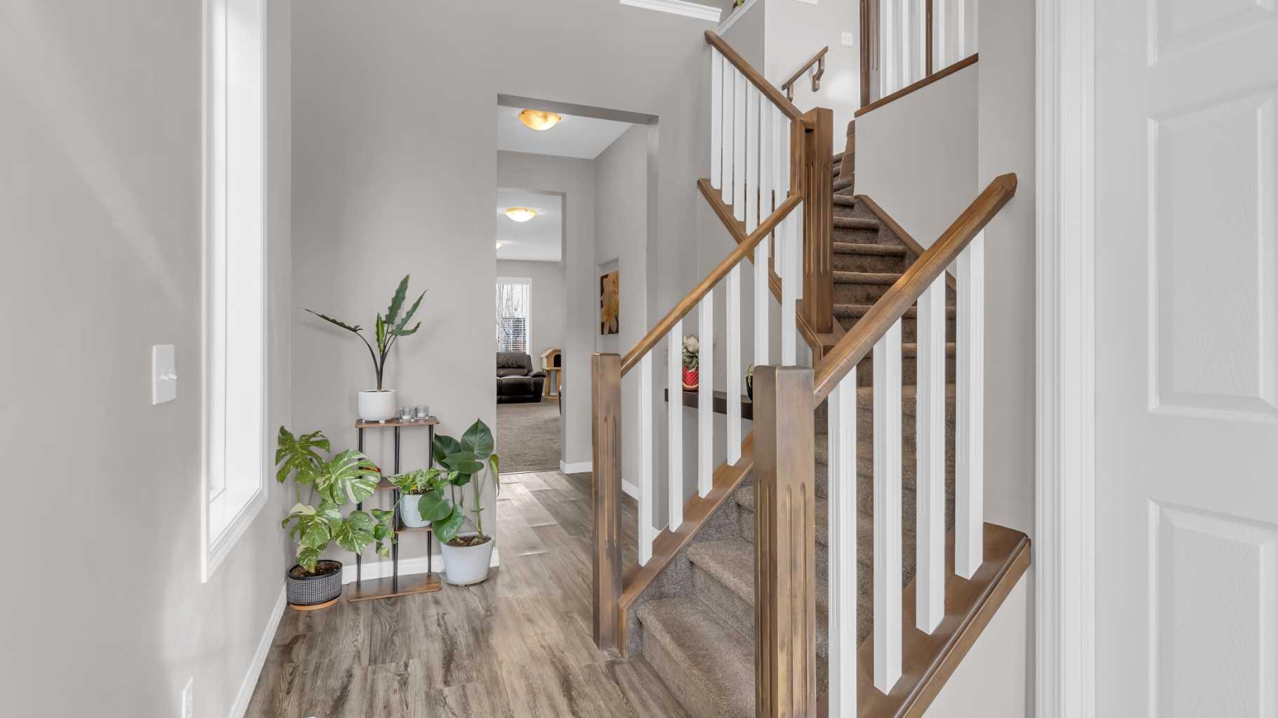 1120 Windhaven Close SW