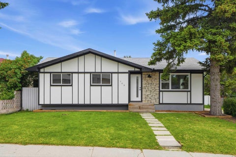 Photo of 708 Sacramento Place SW, Calgary, AB T2W 0R5 (MLS # A2320588)