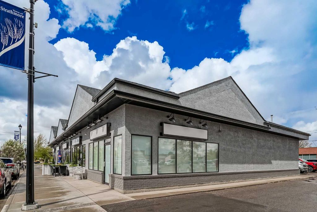 Photo of 228 3 Avenue, Strathmore, AB T1P 1M4 (MLS # A2314363)