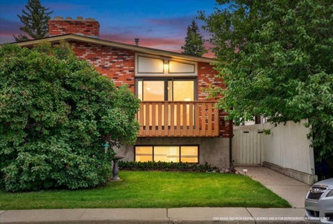 Photo of 6407 34 Avenue NW, Calgary, AB T3B 1M9 (MLS # A2346272)