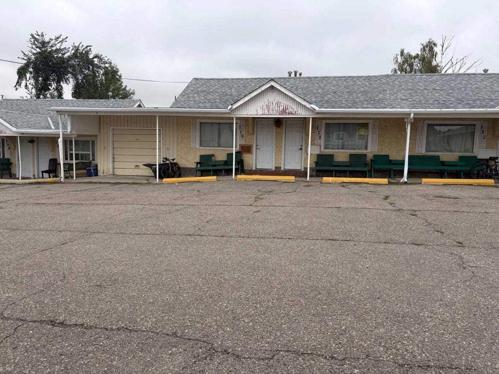 Photo of 451 24 Street, Fort Macleod, AB T0L 0Z0 (MLS # A2341064)
