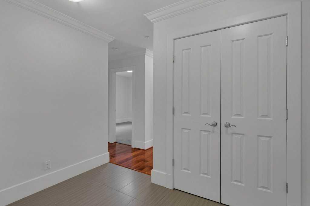 1235 Cameron Avenue SW 204