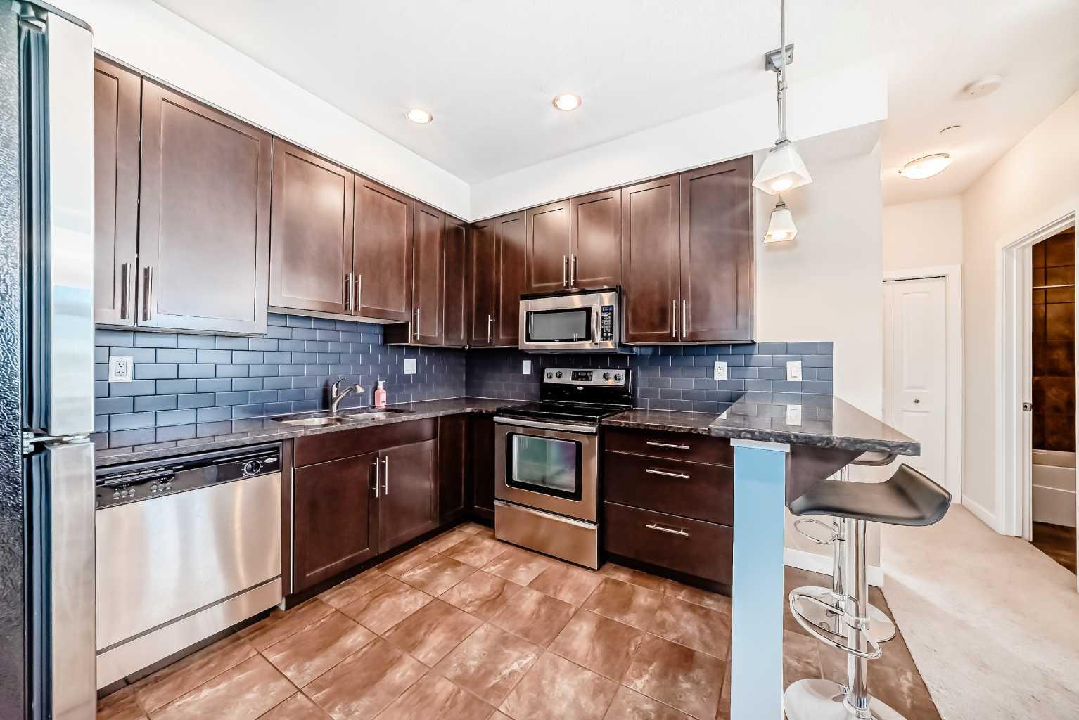 1005B Westmount Drive 216