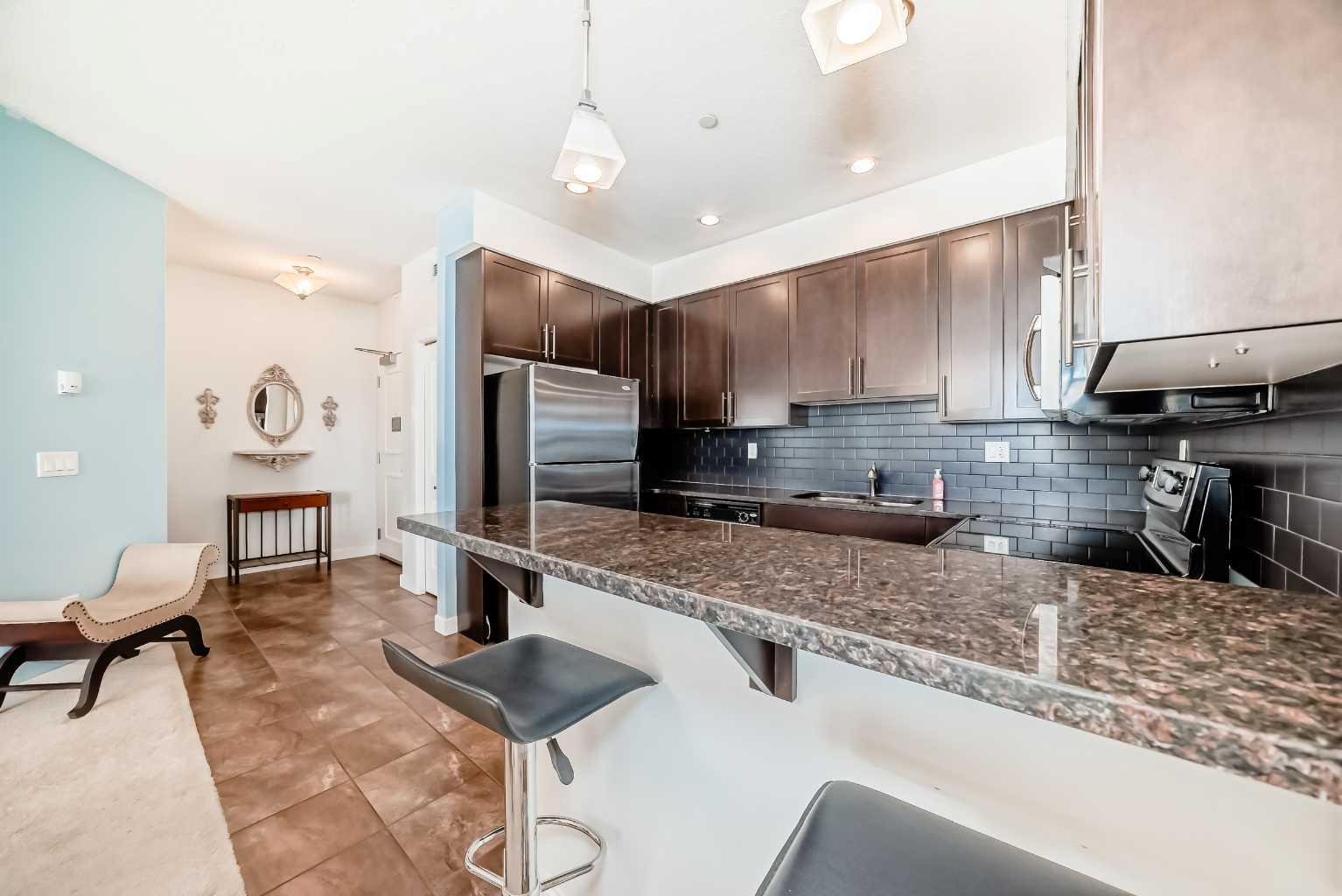 1005B Westmount Drive 216