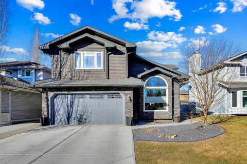 33 Douglasbank Rise SE Calgary AB T2Z 2C5