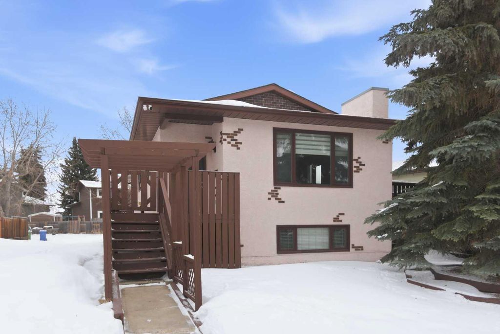 Photo of 50 Greenham Drive, Red Deer, AB T4P 2X4 (MLS # A2288234)