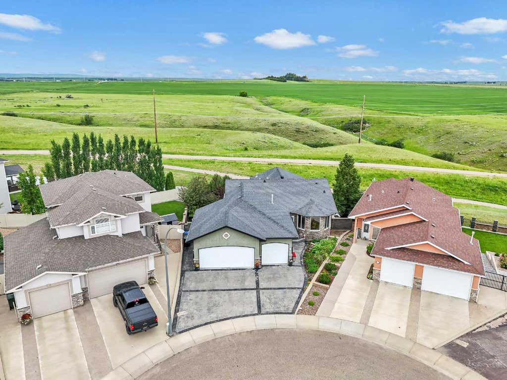 Photo of 28 Sierra Close SW, Medicine Hat, AB T1B 0A8 (MLS # A2324912)