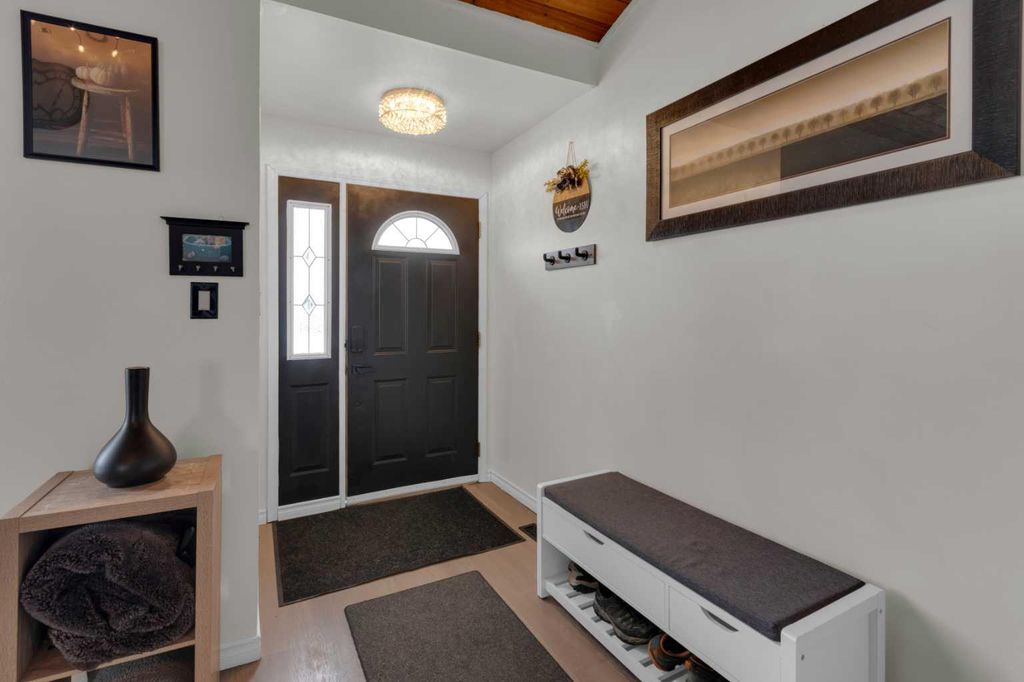 Photo of 415 Bruce Avenue, Carbon, AB T0M 0L0 (MLS # A2290647)