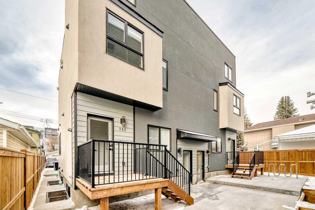 Photo of 1729 31 Street SW, Calgary, AB T3C 1N2 (MLS # A2283066)