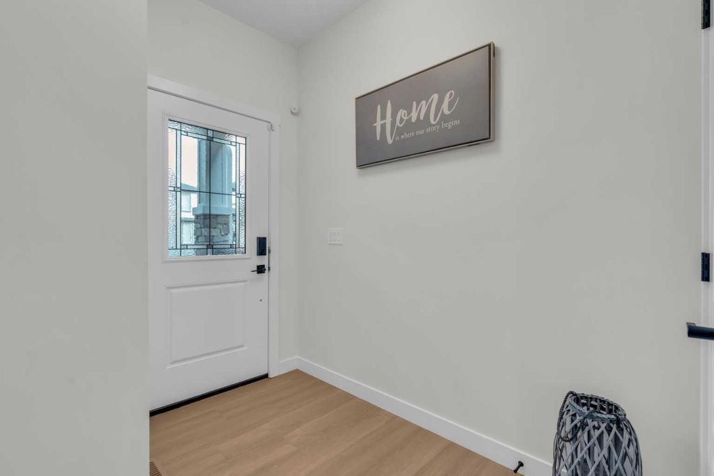 Photo of 35 Versant View SW, Calgary, AB T2Y 0W9 (MLS # A2284214)