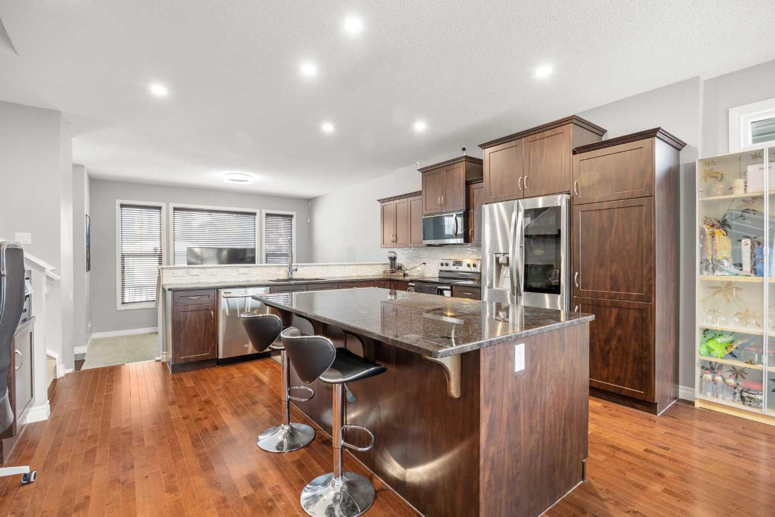 240 Evanspark Gardens NW