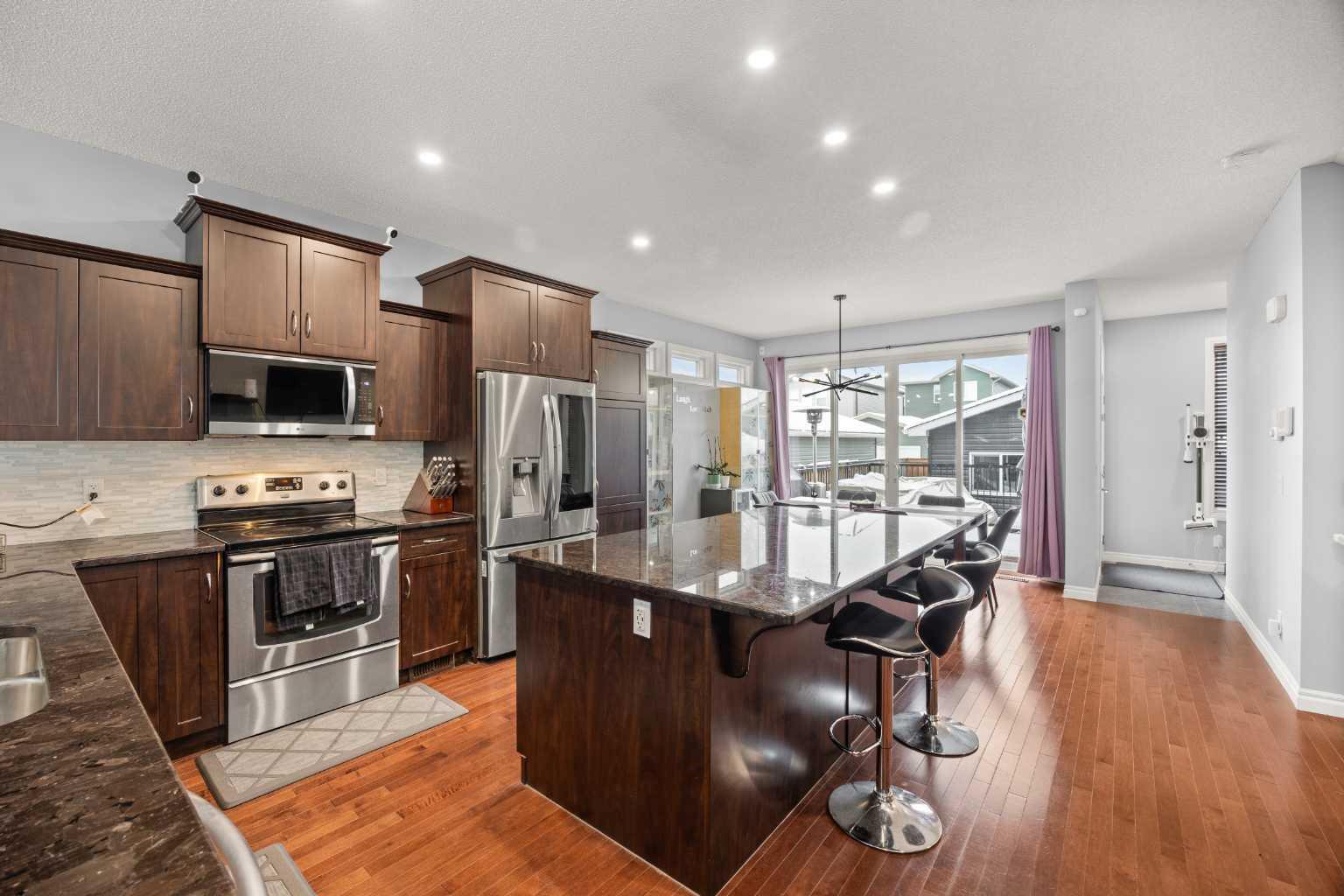 240 Evanspark Gardens NW